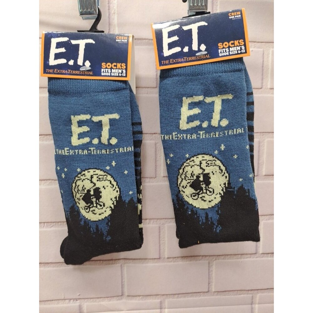 E.T. The Extra-Terrestrial Mens Crew Socks 2 Pair Blue/Black Fits Shoe Size 6-12